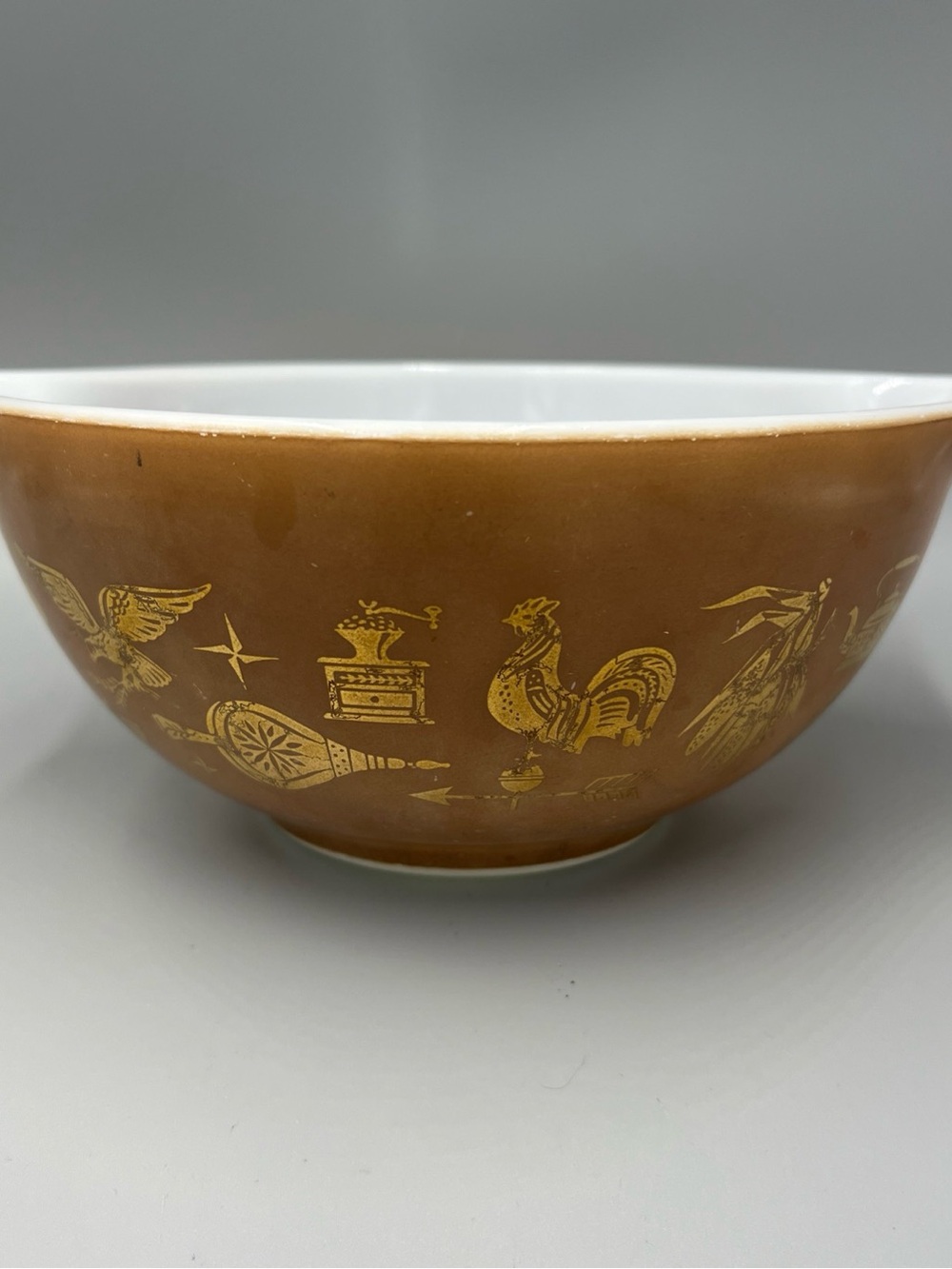 Pyrex Early American Brown Cinderella Bowl 442 with Gold Eagle 1 1/2 Qt